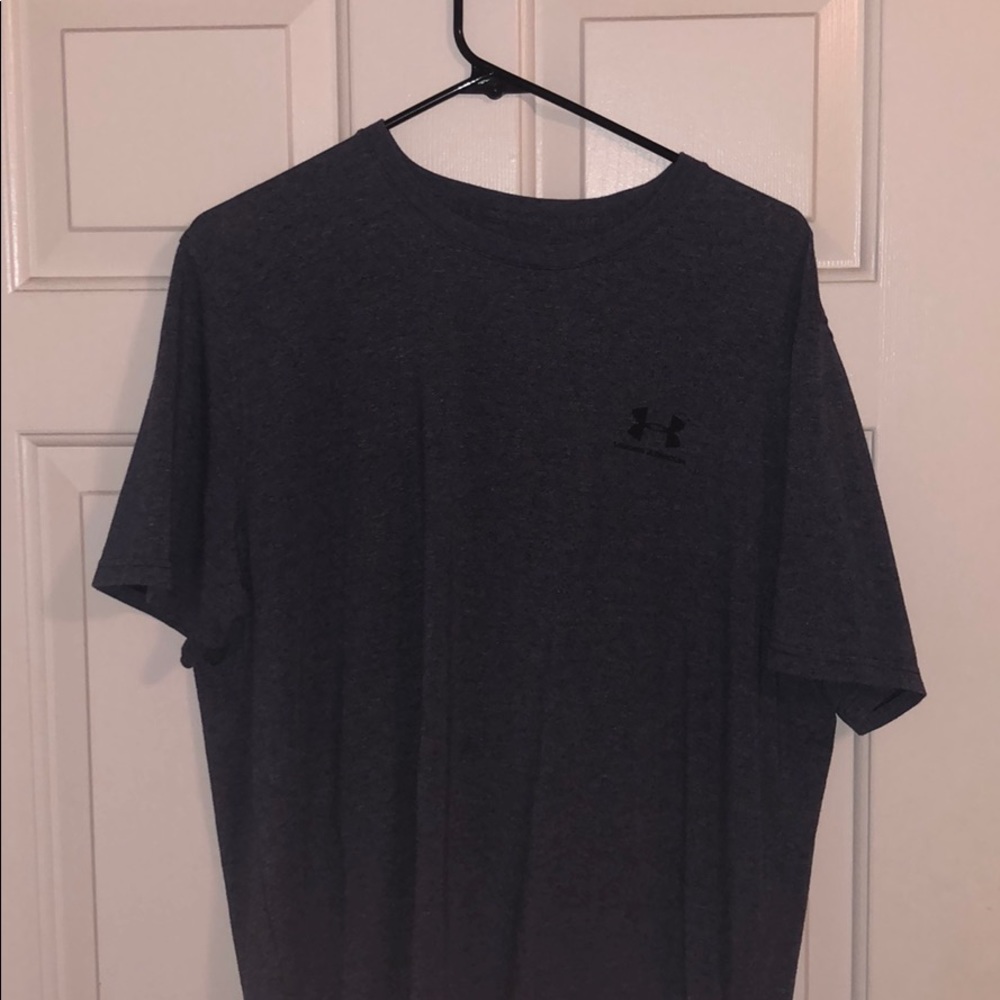 Loose fit under armour t shirt